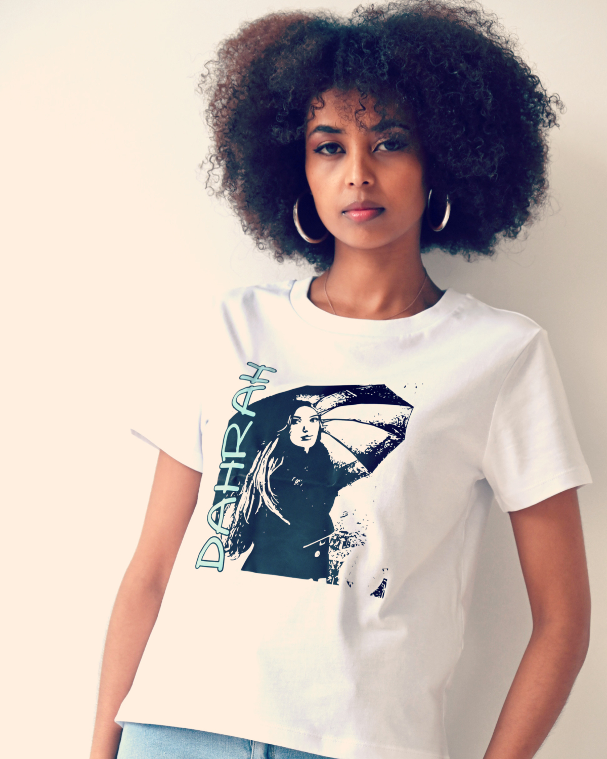 Organic t-SHIRT with print of an elegant lady with umbrella by Dahrah Darah Fashion.