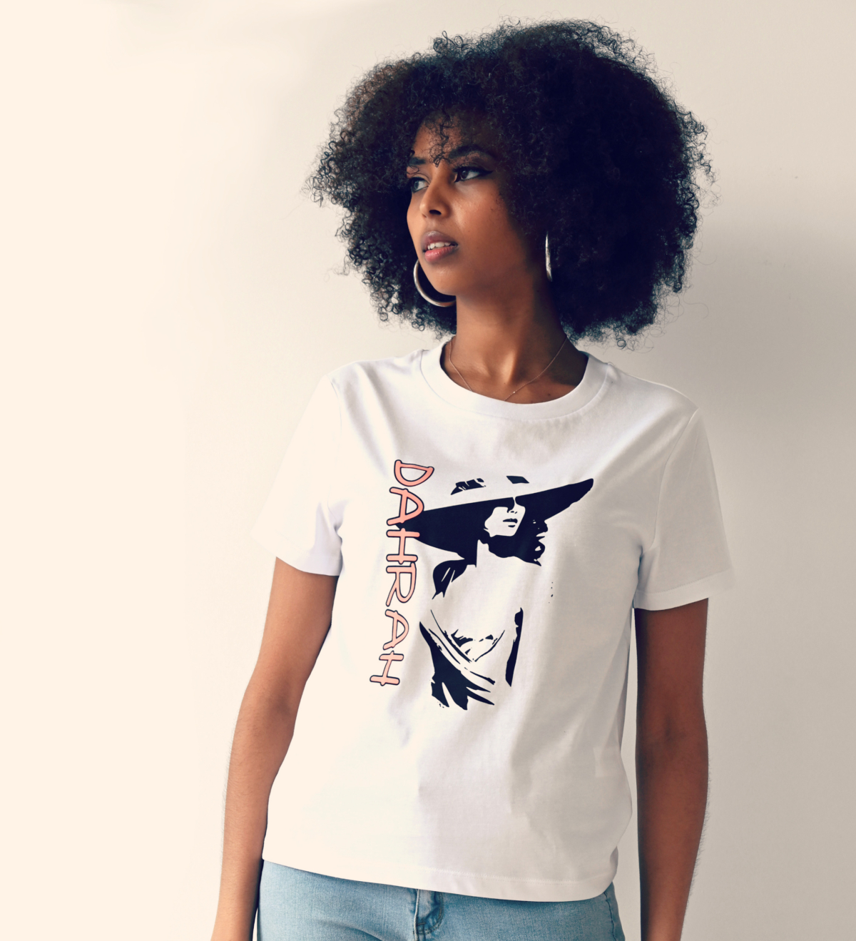 Organic t-SHIRT with print of an elegant lady with hat by Dahrah Darah Fashion.