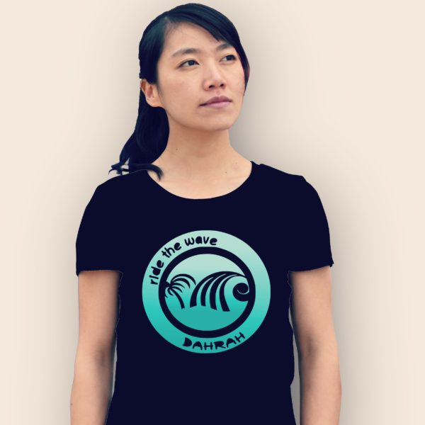 Dahrah Darah lady organic cotton T-shirt with print of a blue wave and palm.