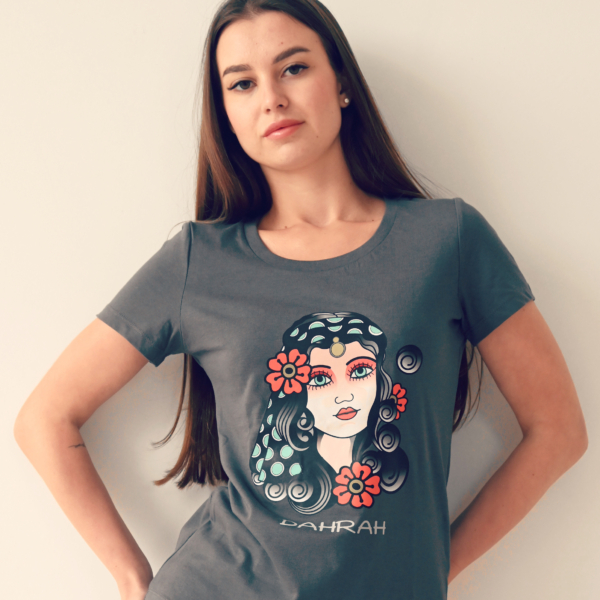Dahrah Darah lady organic cotton T-shirt with print of a pirate girl.