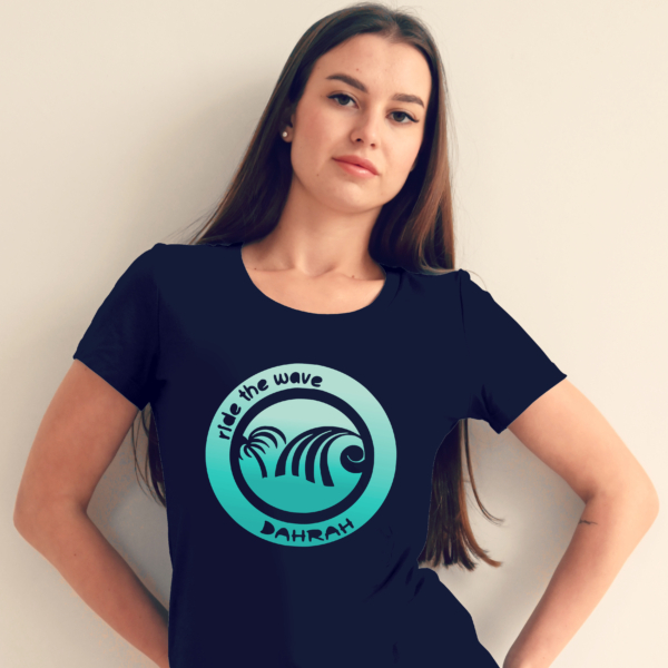 Dahrah Darah lady organic cotton T-shirt with print of a blue wave and palm.