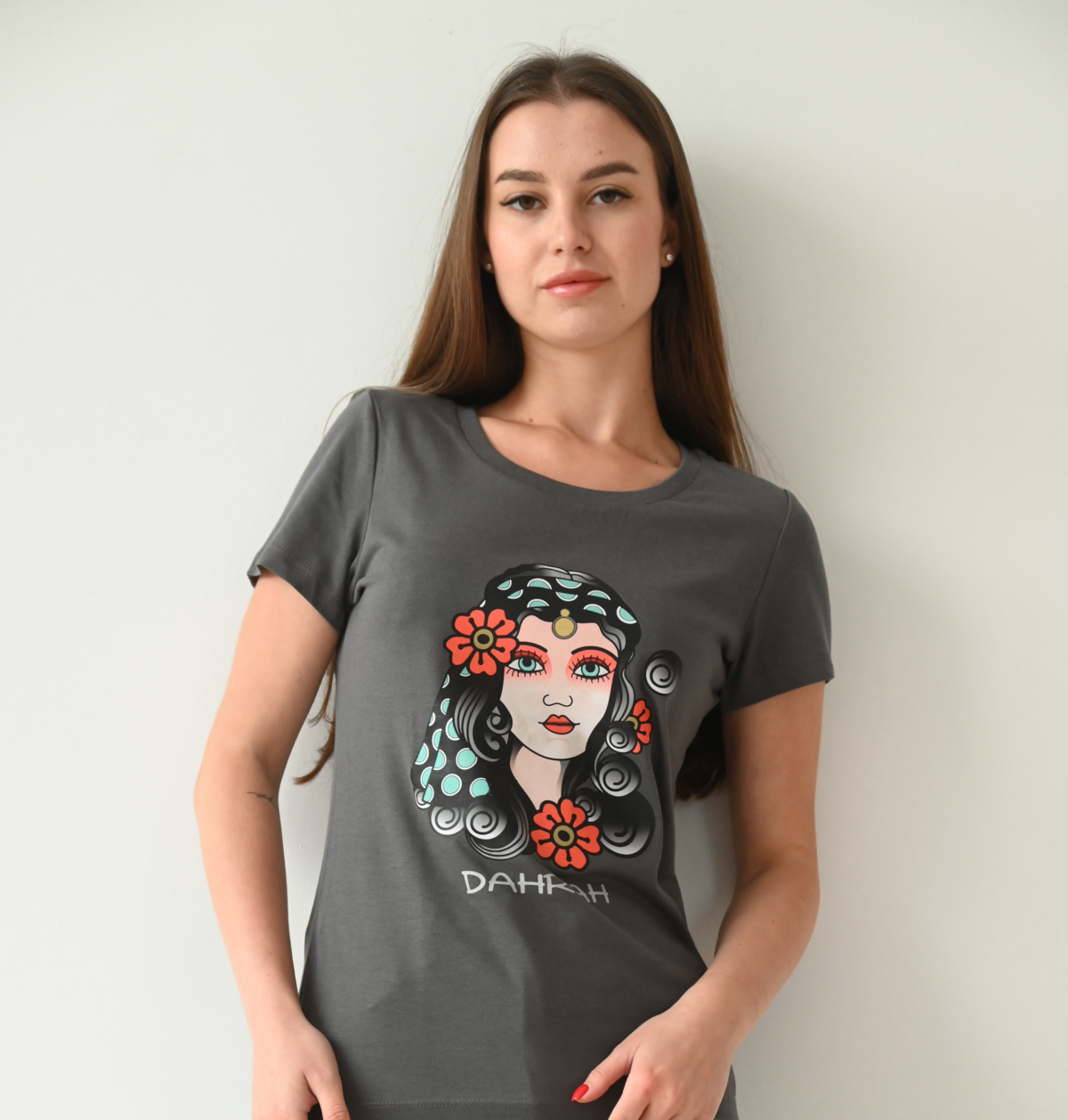 Dahrah Darah lady organic cotton T-shirt with print of a pirate girl.