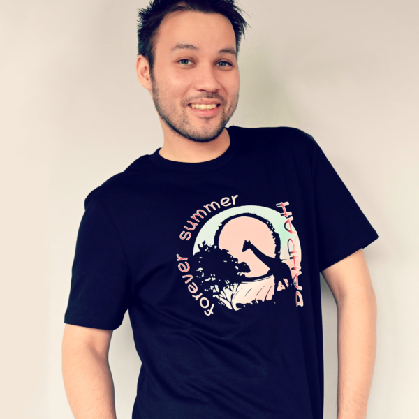 Dahrah Darah unisex organic cotton T-shirt with print of a giraffe with text "forever summer".