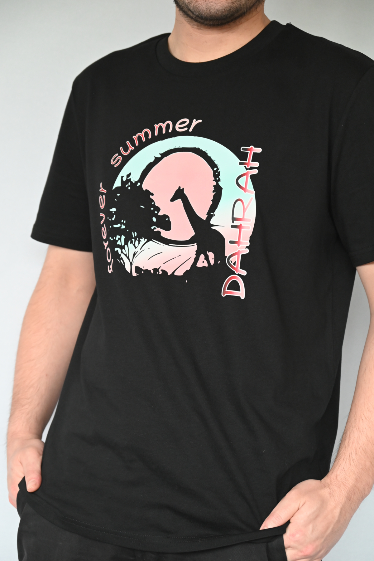 Dahrah Darah unisex organic cotton T-shirt with print of a giraffe with text "forever summer".