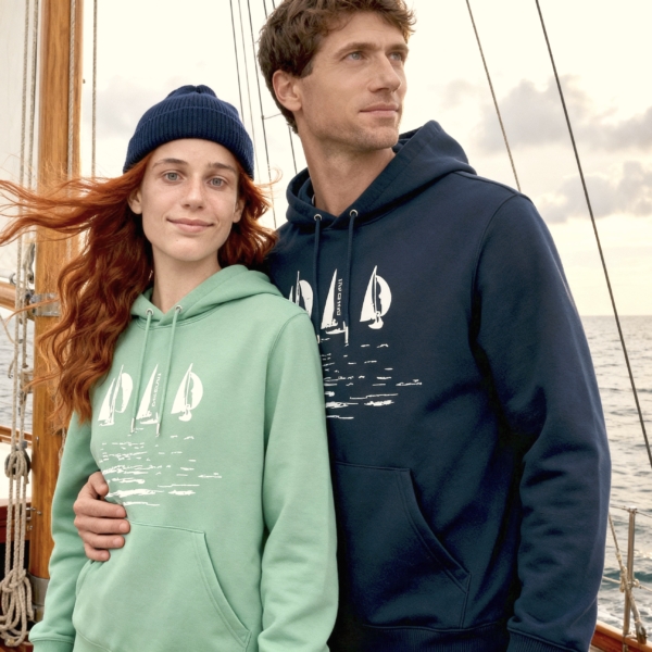 Dahrah Darah sailing hoodie with print of sailing boats