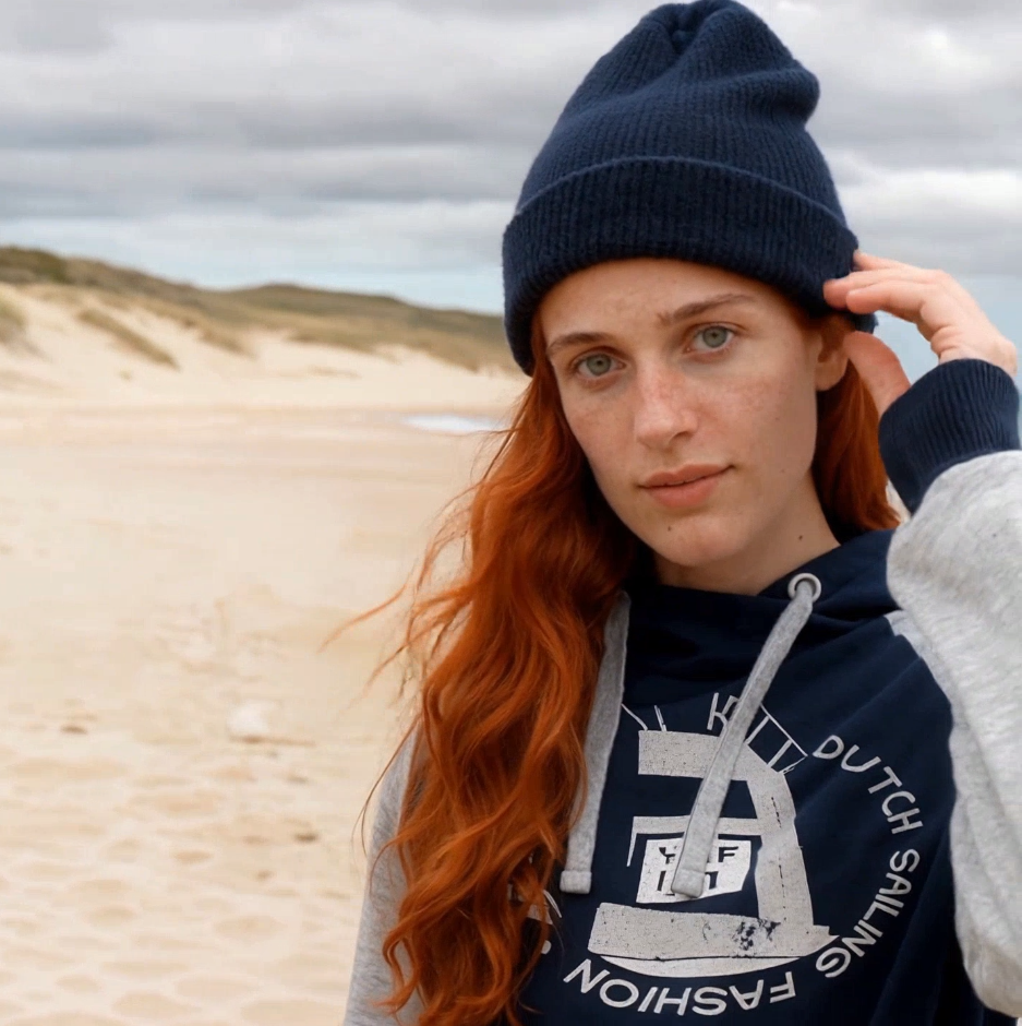 Sailing hoodie by Dahrah with print of a lighthouse, in grey and navy color and raglan sleeve. Great style for sailing, skippers and crews.